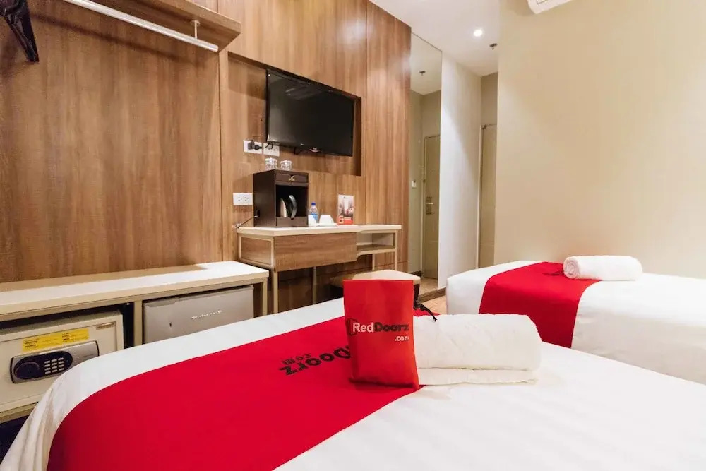 RedDoorz Premium @ South Triangle Quezon City