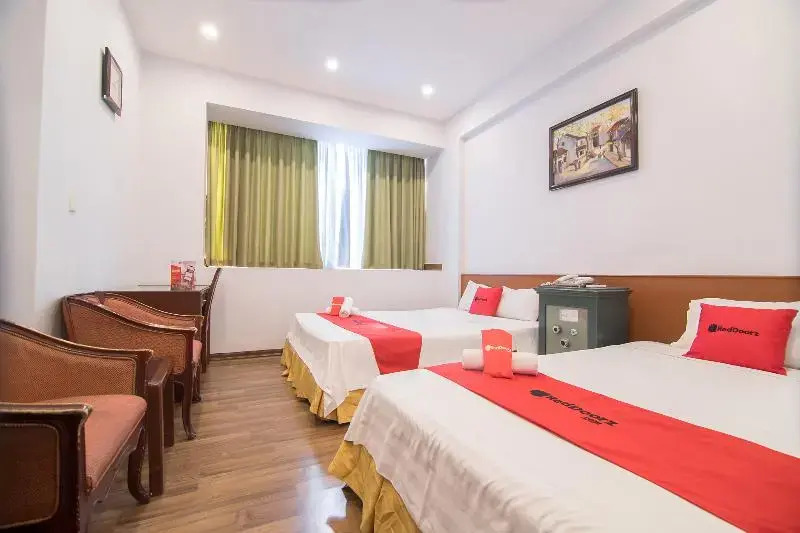 RedDoorz Plus Near Van Mieu Quoc Tu Giam