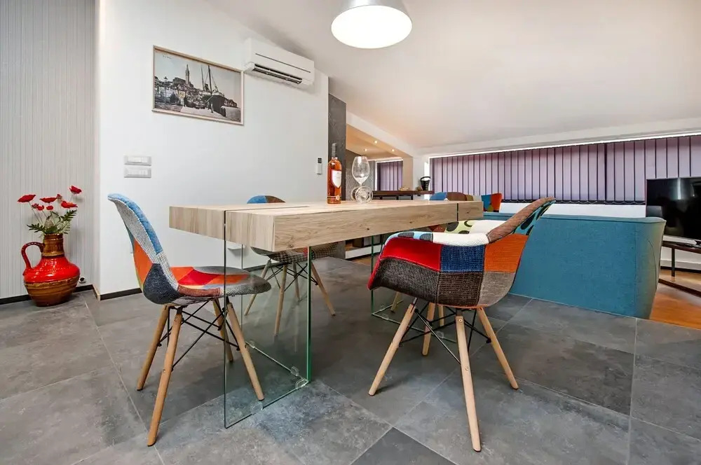Lakovich Sea view Apartment by Irundo