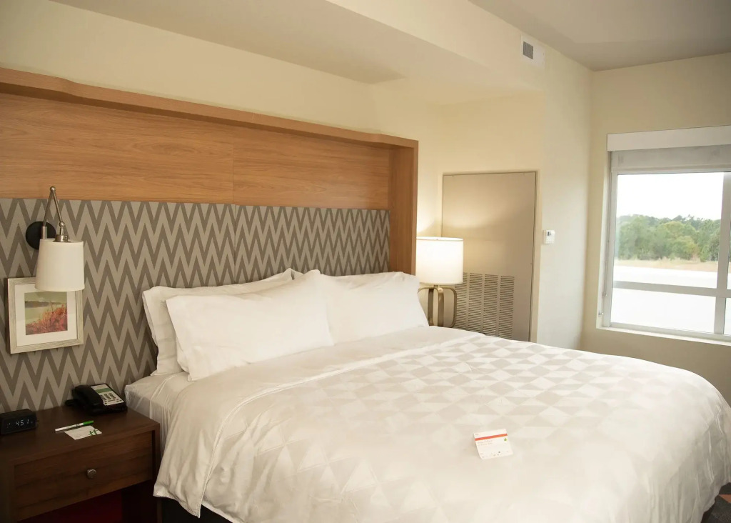 Holiday Inn & Suites - Fayetteville W-Fort Bragg Area by IHG