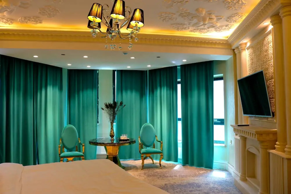 Elegance Hotel