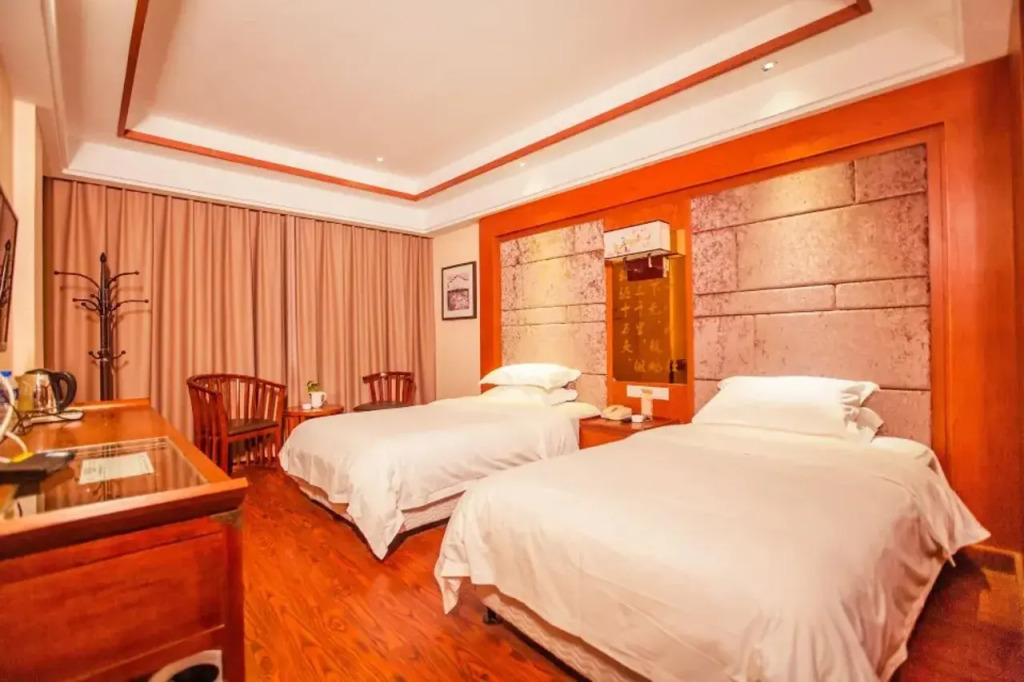 Wuyue Qianmen Hotel