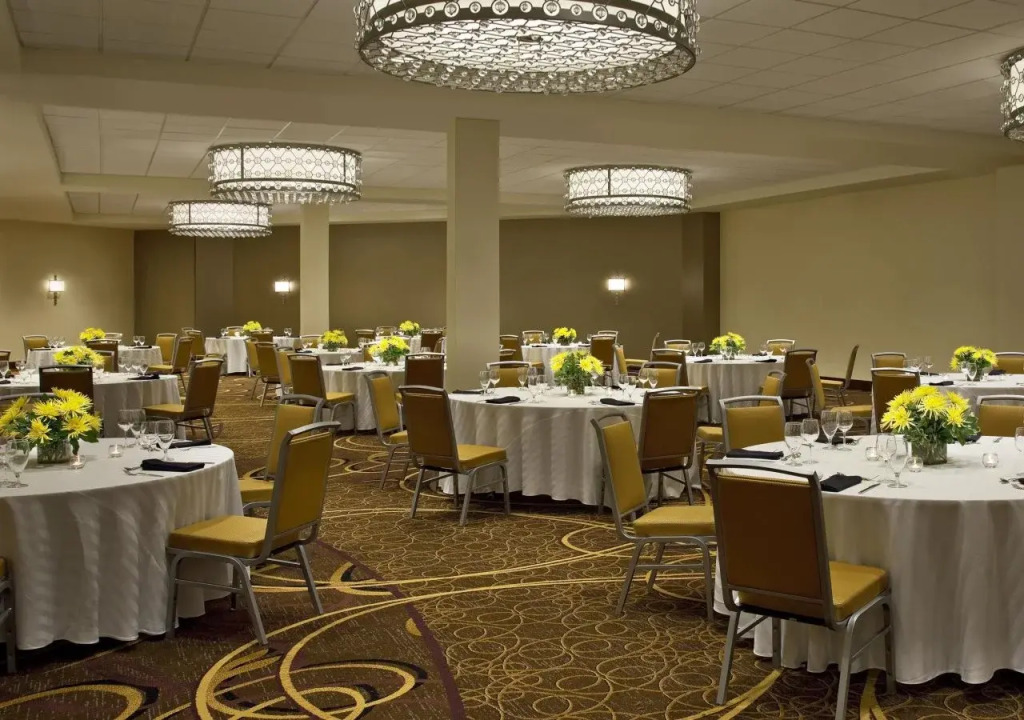 Sheraton Indianapolis Hotel at Keystone Crossing