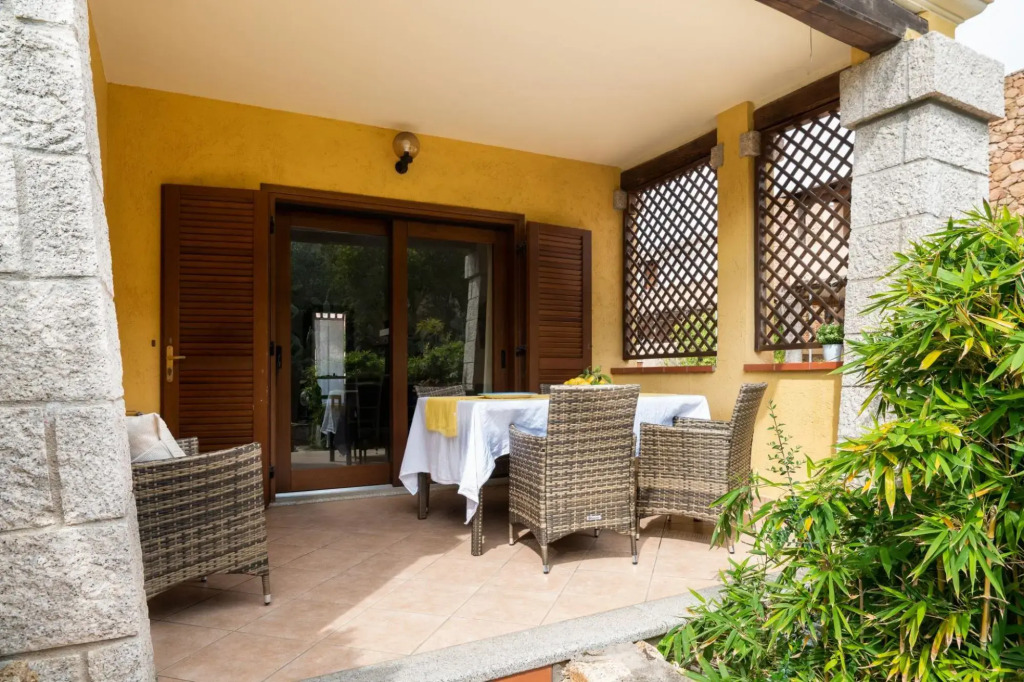 The apartment is located on two floors. The ground floor has a living room with sofa bed, with kitch-TRILO MIRTO