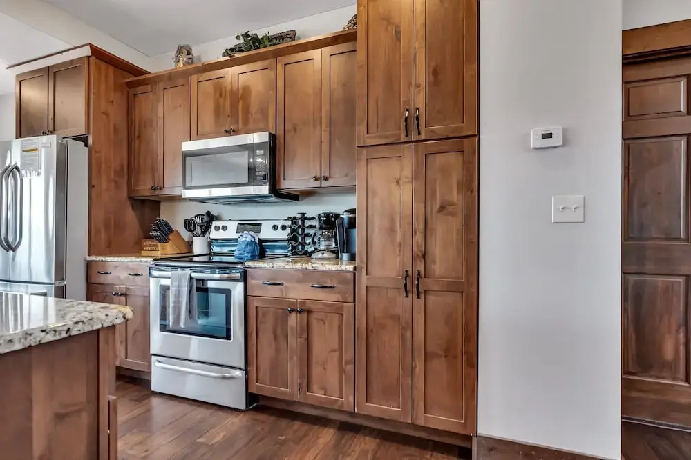 Rockwood Lake Lodge 7 Bedroom Home by RedAwning