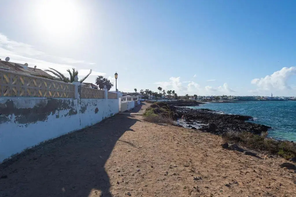 Apartment with pool and terrace 1 min from the Beach