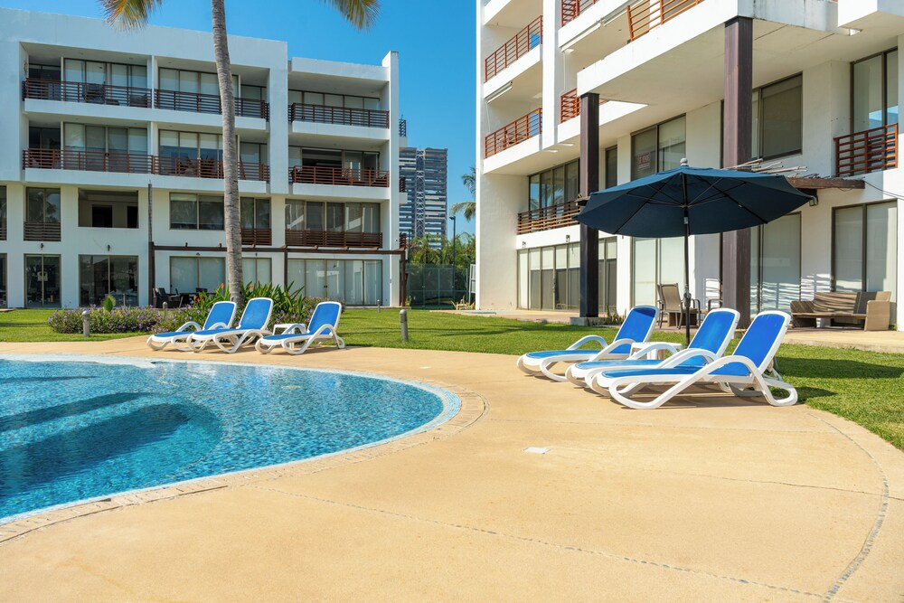 Luxury Condo with Private Beach 4BR