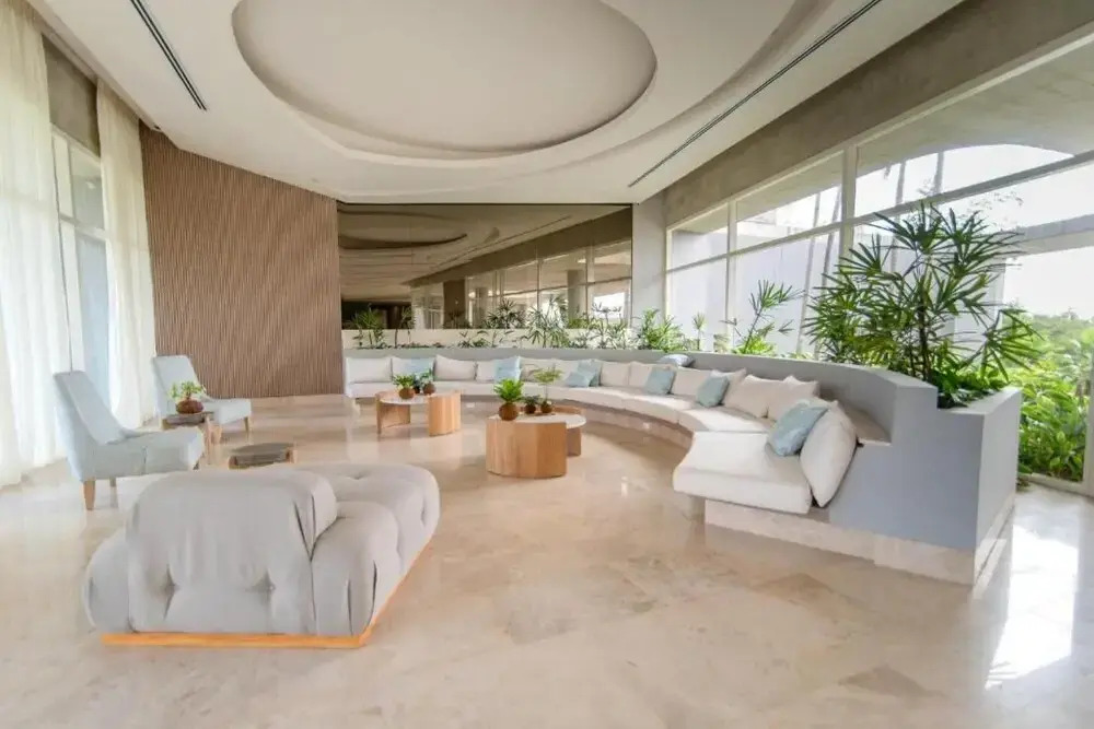 Spacious Apartment in a Modern Condominium w Lovely View