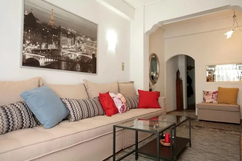 Comfy & Tasteful Central Apt • 1' to Metro Station