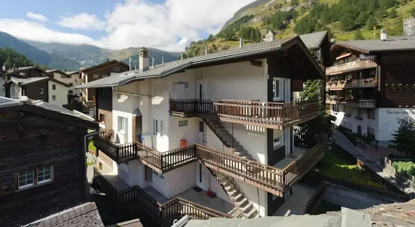 Chalet Aroleid