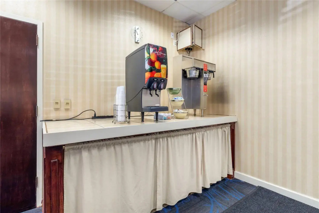 Suburban Studios Tysons Corner
