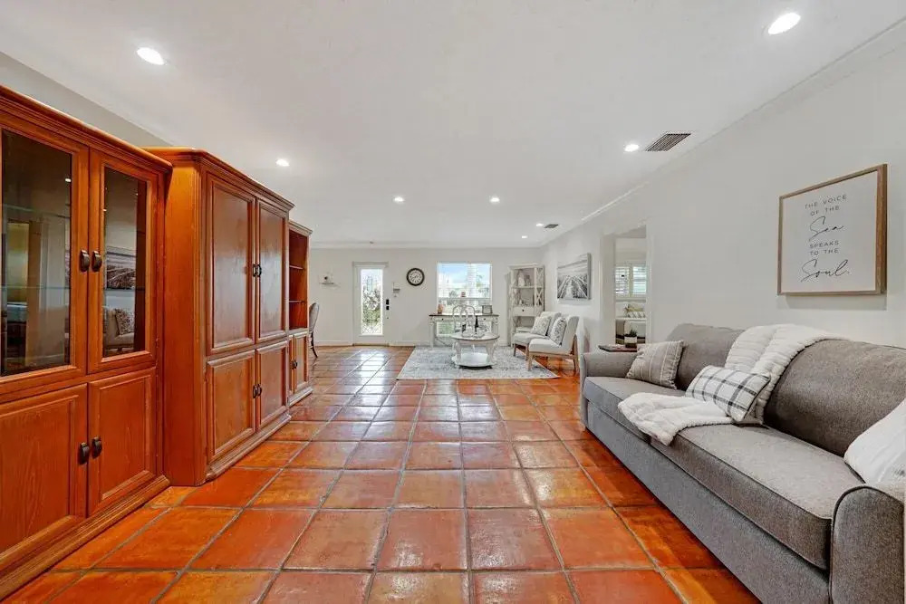 22 salt water pool home with king beds