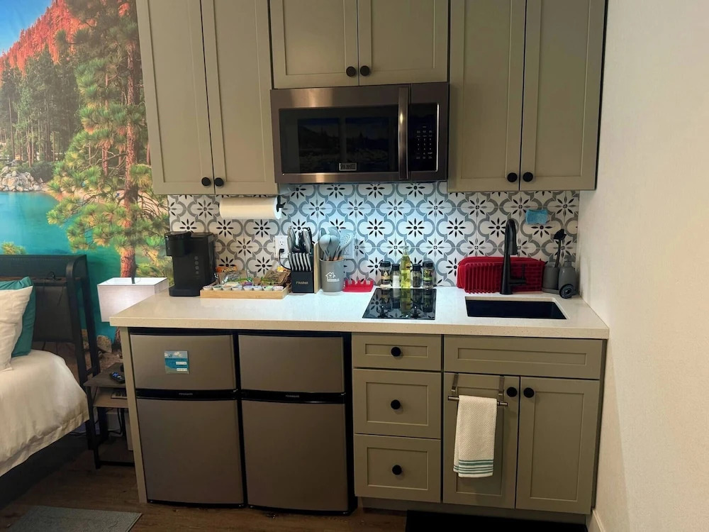 Near Airport, Hospital, Midtown, 58 TV - Apt 150