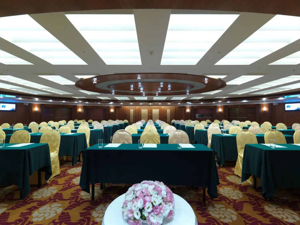 Monarch Plaza Hotel