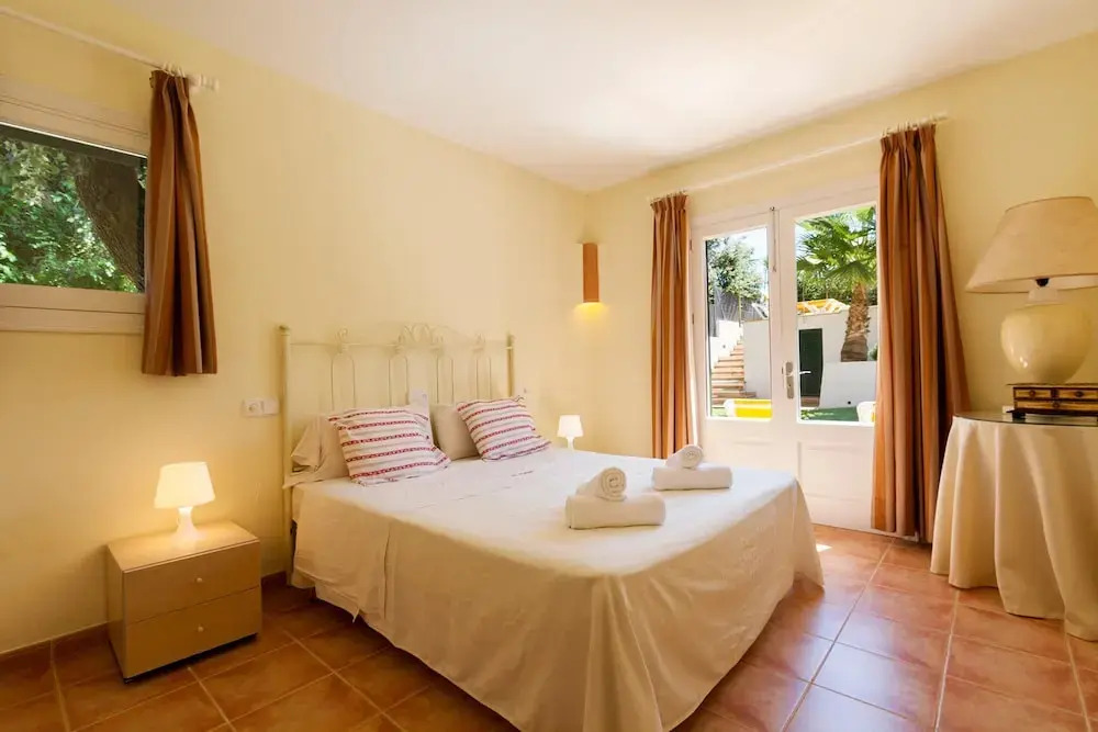 House With 4 Bedrooms in Pollensa, With Wonderful Mountain View, Priva