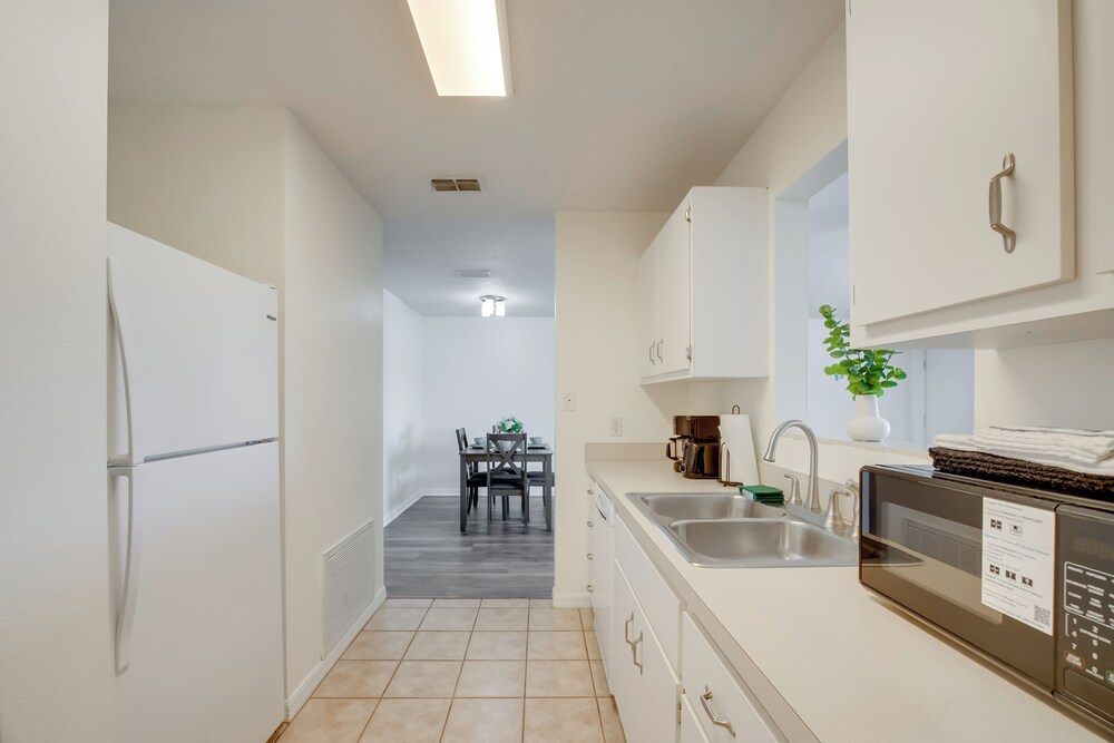 Steps From Crystal River: Crystal River Getaway!
