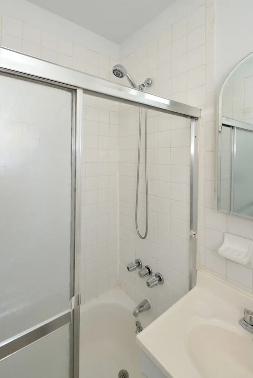 Midtown West Furnished 3 Bedroom Apartment