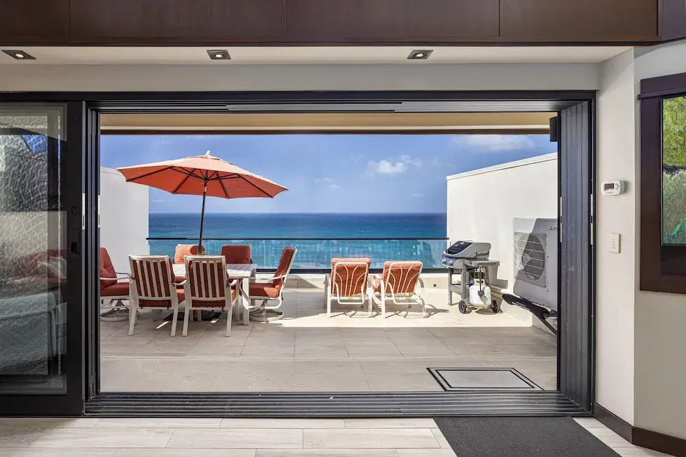 Puu Poa 407 2 Bedroom Condo by RedAwning