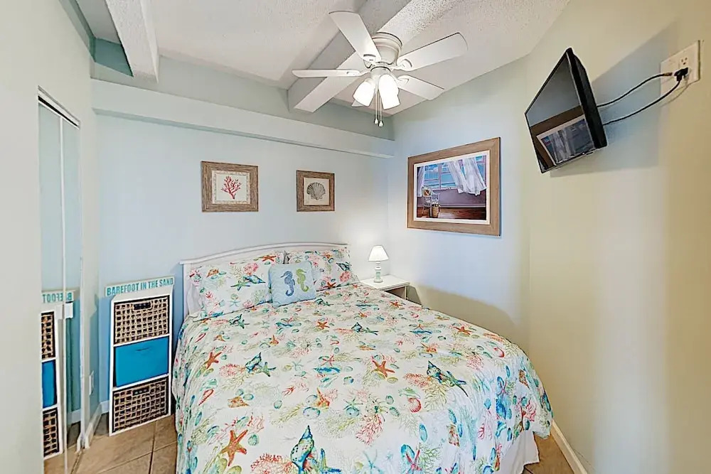 Sparkling Gulf-front W/ Pool & Hot Tub 2 Bedroom Condo