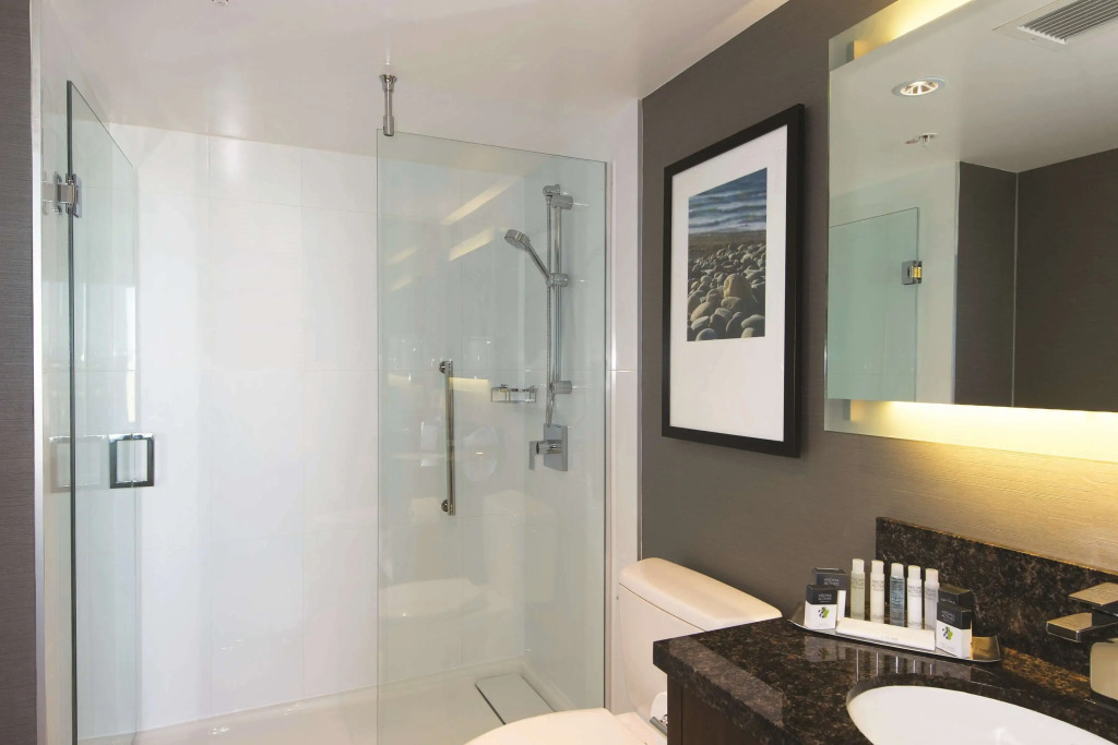 DoubleTree by Hilton Hotel & Suites Victoria