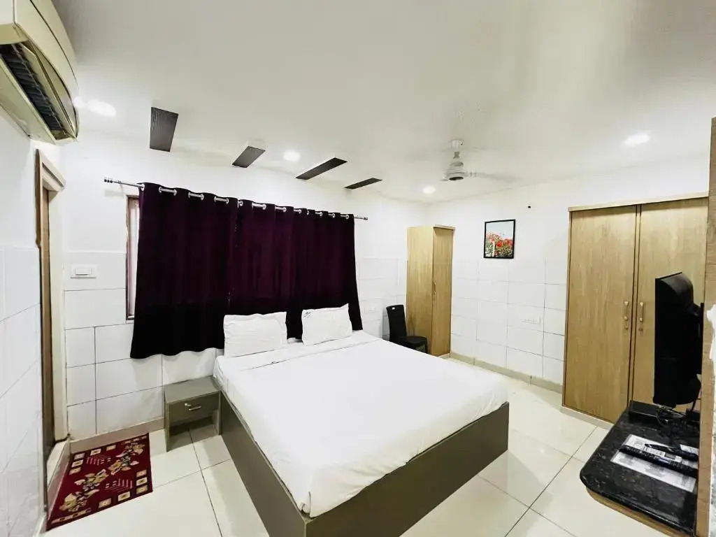 Capital O 70193 Hotel Royal Grand Inn