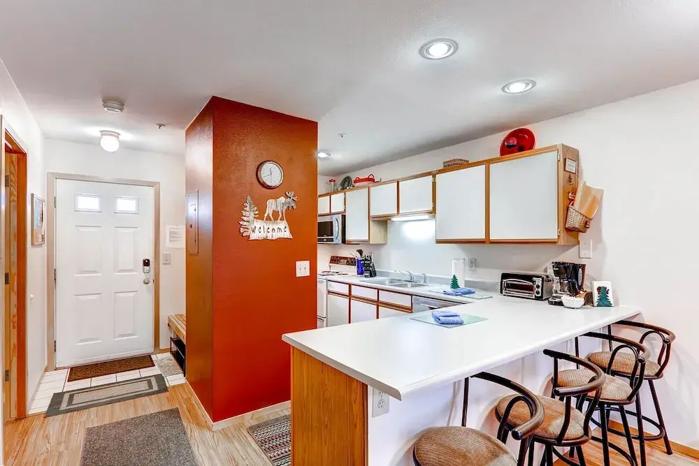 Woodbridge Inn 302 by RedAwning