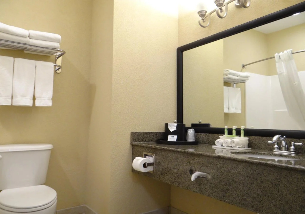Holiday Inn Express Hotel & Suites Salisbury - Delmar by IHG