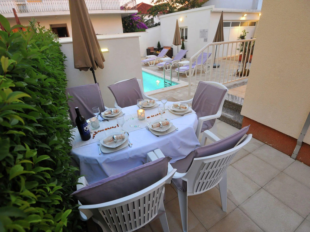 Comfortable apartment in a quiet area, private terrace, shared swimming pool