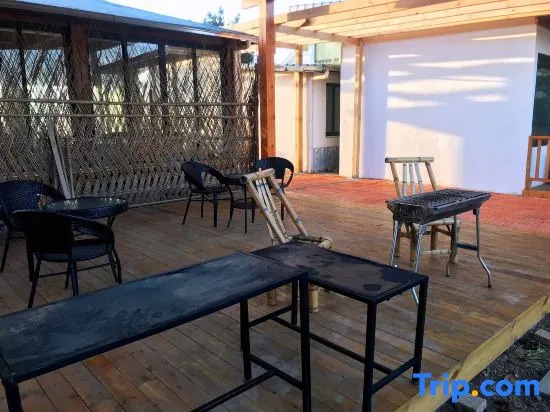 YiJiang ChunShe Guesthouse
