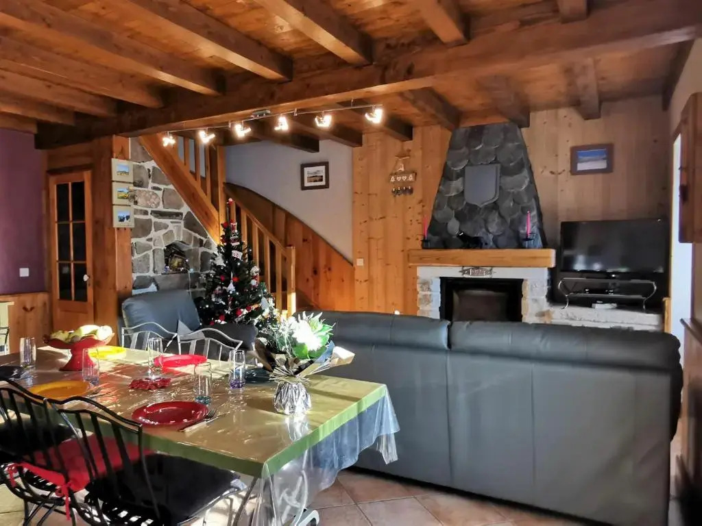 Gîte paisible et chaleureux avec grande terrasse - activités nature et patrimoine à proximité - FR-1-582-143