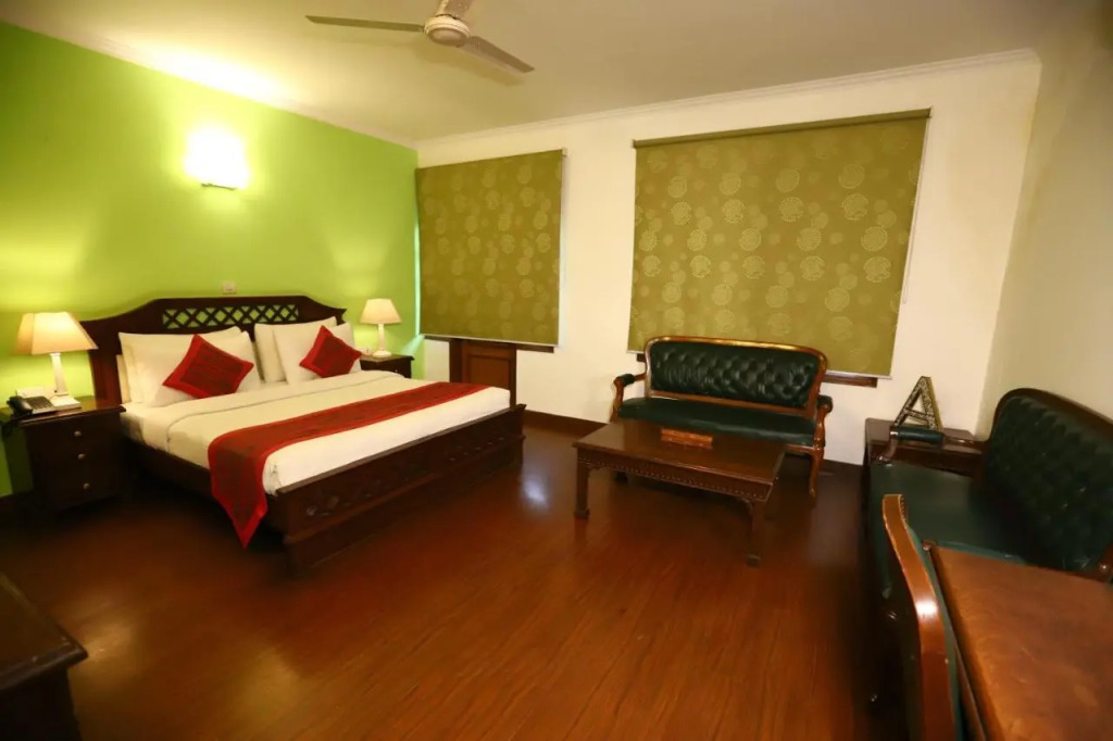 Hotel Ambica Palace AIIMS New Delhi - Couple Friendly Local ID Accepted