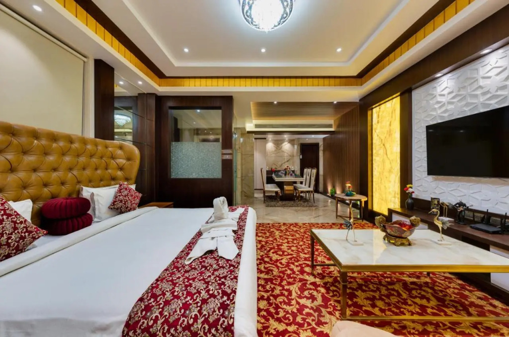 Hotel Town Palace