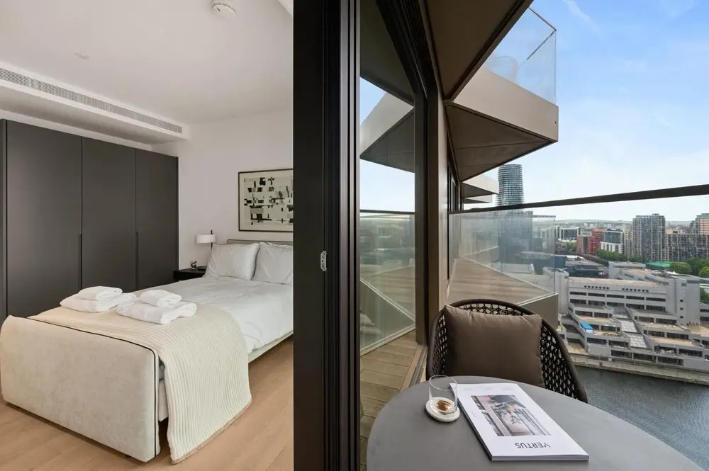 Deluxe two Bedroom Canary Wharf Apartment With River Views