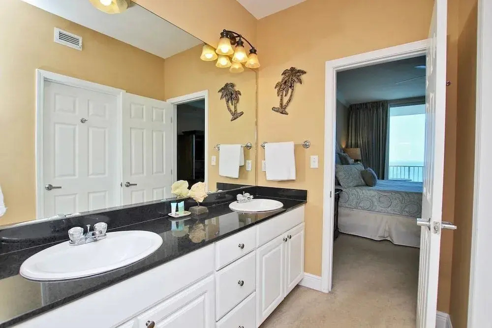 San Carlos 1509 - 3 Br condo