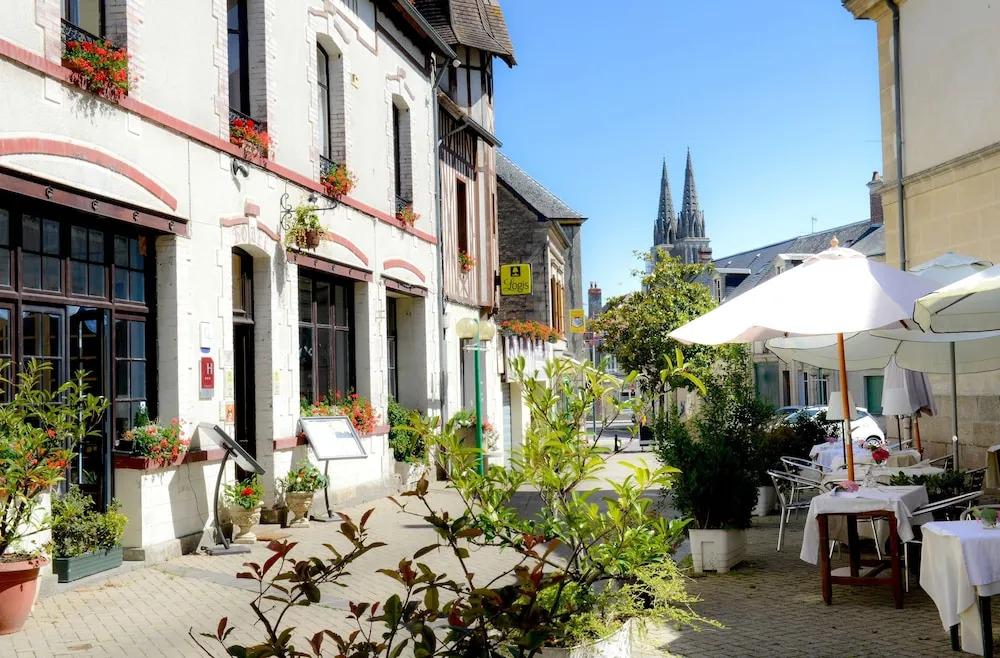 Logis Hôtel Du Dauphin
