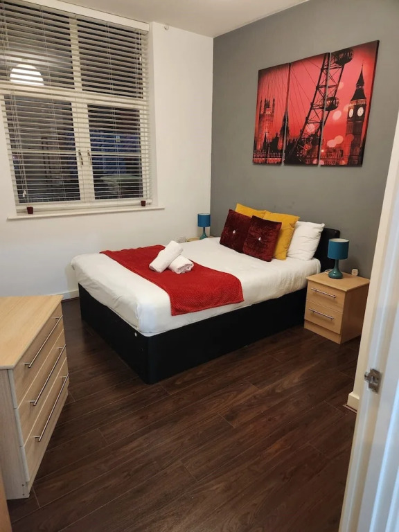 2bed Apt -king Bed -free Parking - Family Friendly