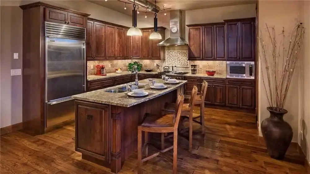 Governors Penthouse 401 3 BedroomCondo By Moving Mountains