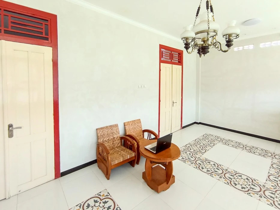 RedDoorz near Alun-Alun Purwokerto 3