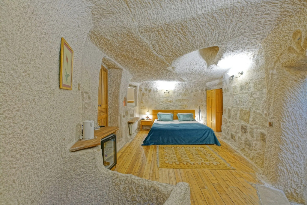 La Casa Cave