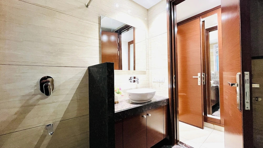BluO 3BHK Golf Course Road Balcony Lift