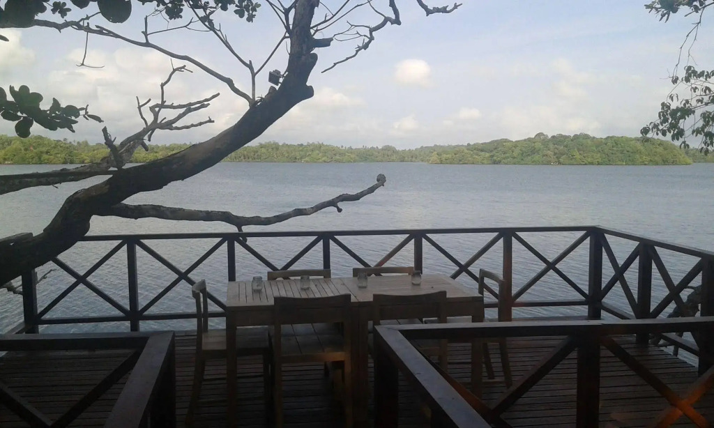 MO River House Luxury Villa