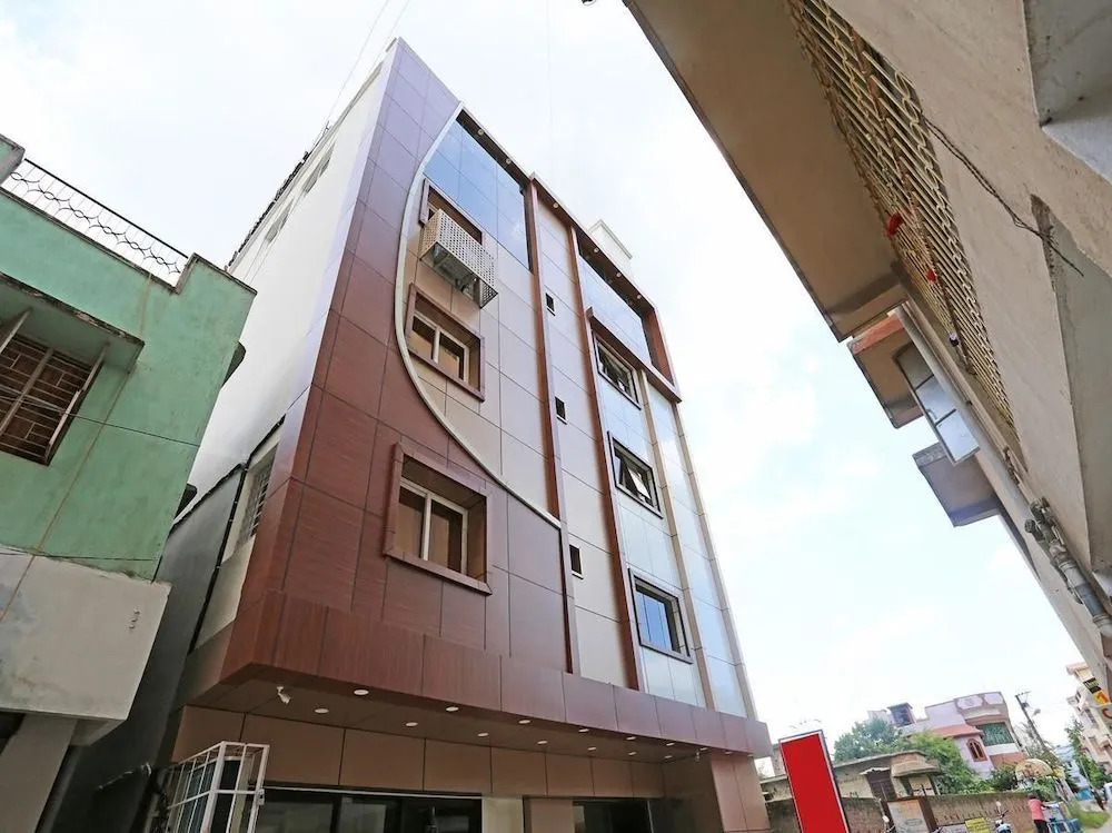 OYO 6709 Hotel L N International