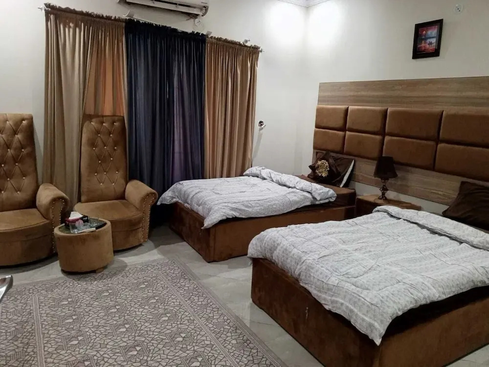 Royal Palace Guest House E-11