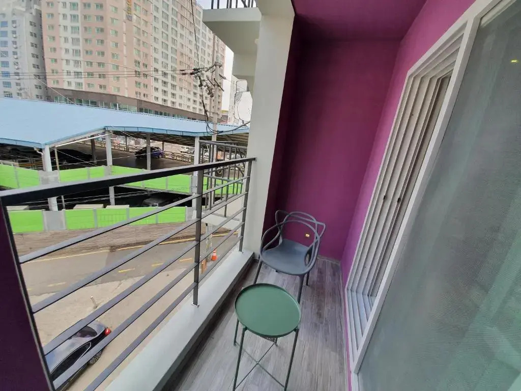 Brown-Dot Hotel