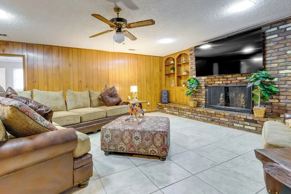 Spacious Little Rock Home w/ Patio - 9 Mi to Dtwn!