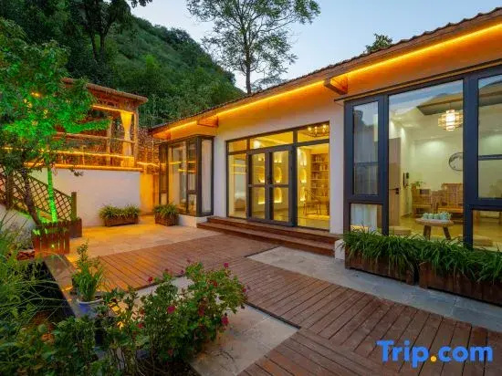 Supreme Home and Three lane Homestay