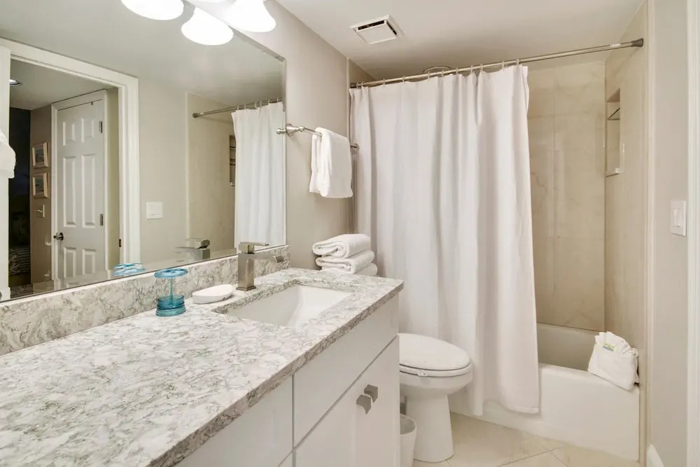 Emerald Isle 502 3 Bdrm Beachfront Condo / Sunset Views!