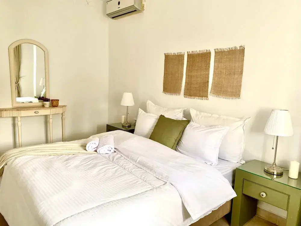 Charming Apartment With Panoramic Views in Historic Carthage