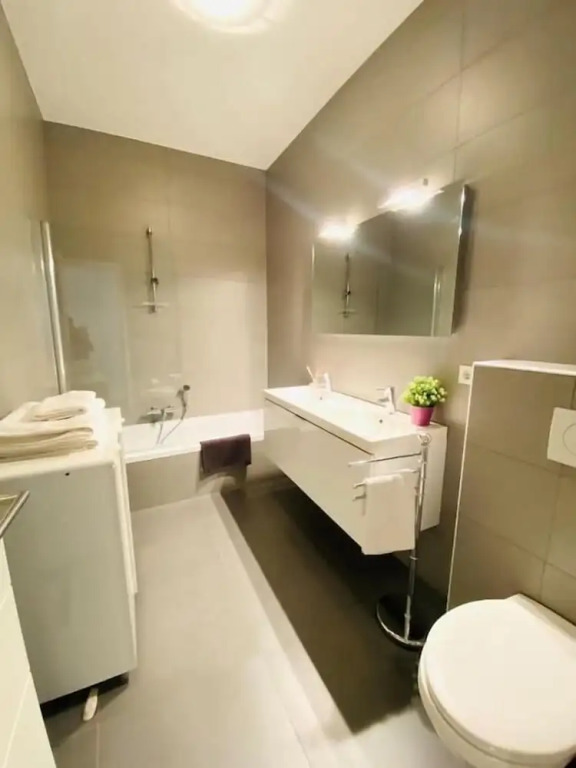 Large 3bedrooms with Terrace and Parking