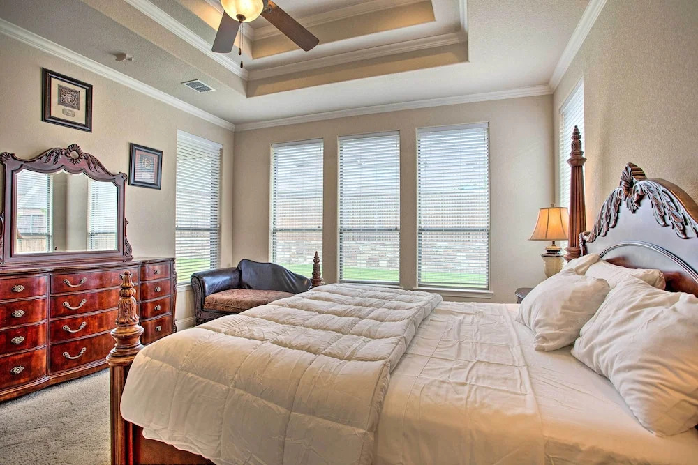 4 Mi to Grapevine Lake: Texas Home w/ Media Room
